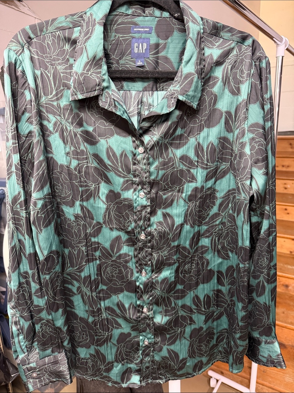 GAP Women’s Boyfriend Button-Down Shirt - L